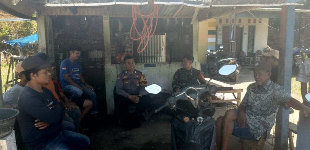 Senantiasa Dekat Dengan Warga Binaan, Bhabinkamtibmas Bersama Babinsa Desa Malaka Sinergi Laksanakan Jum’at Curhat