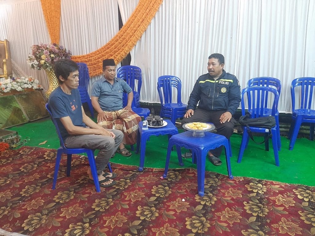 Bhabinkamtibmas Polsek Marang Laksanakan Pam Pesta Pernikahan Warganya, di Desa Pitue