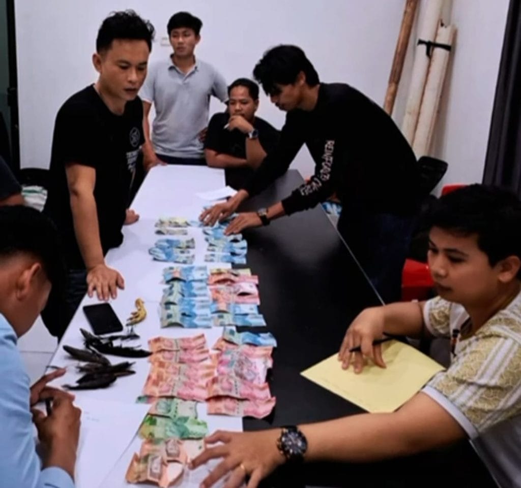 Digerebek, 5 Pelaku Judi Sabung Ayam dan BB Diamankan Polres Torut