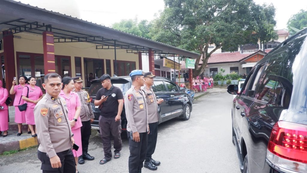 Kapolres Tana Toraja dan Jajaran Antar Kapolda Sulawersi Selatan Menuju Toraja Utara
