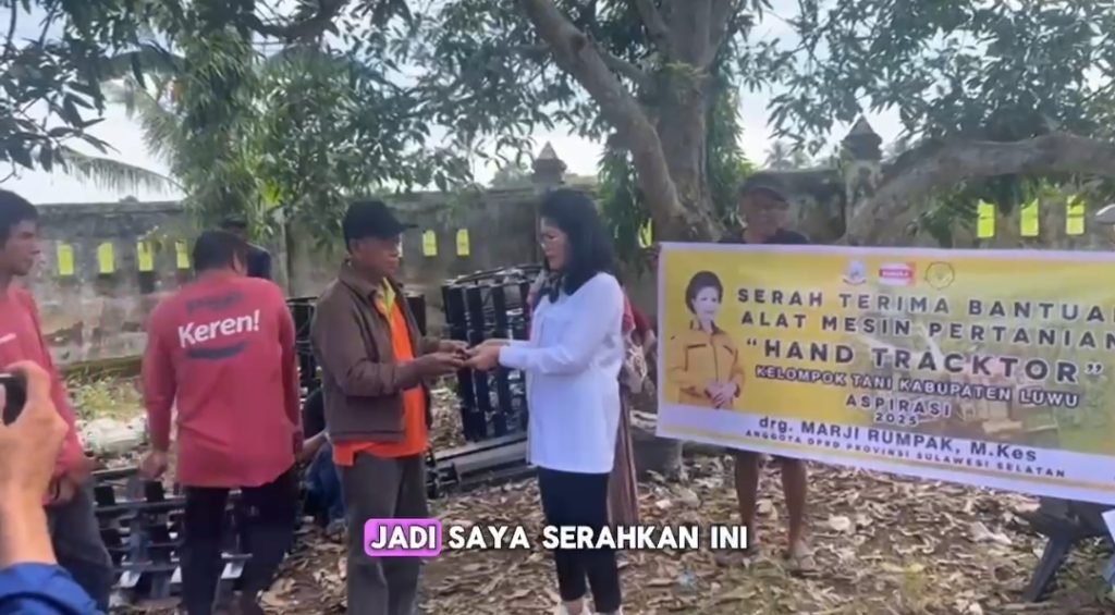 Legislator Sulsel, Marji Rumpak, Serahkan Bantuan Hand Tractor Untuk Kelompok Tani di Luwu