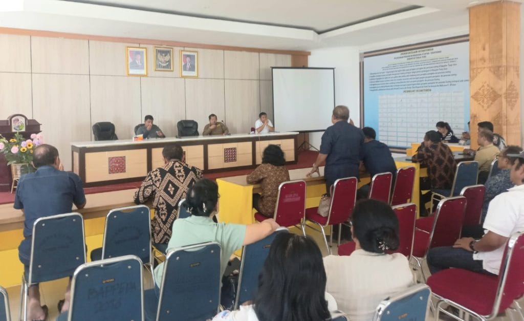 Masyarakat Tikala Demo CV. Bangsa Damai di Kantor Bupati Toraja Utara
