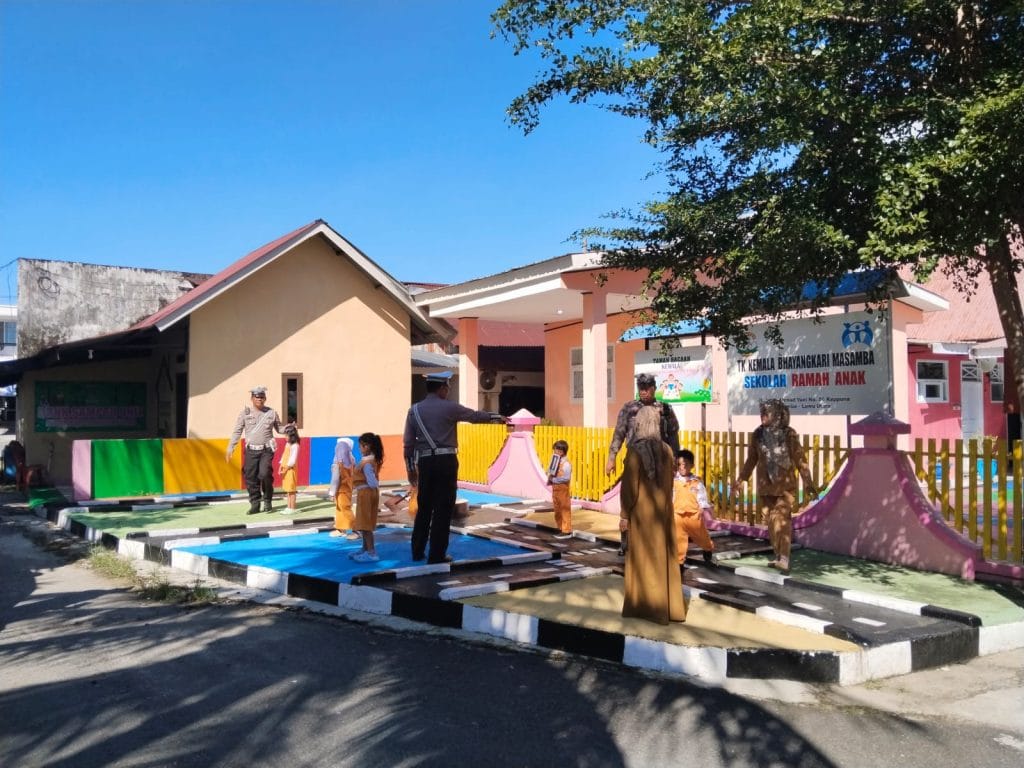 Polisi Jadi Sahabat Anak TK, Satlantas Luwu Utara Kenalkan Rambu Lewat Permainan