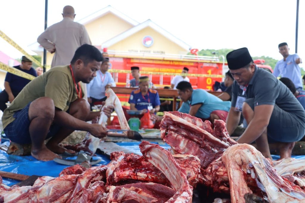 Kapolres Luwu : “Lewat Kurban, Kita Belajar Ikhlas dan Peduli Sesama” — 8 Ekor Sapi Disalurkan untuk Masyarakat