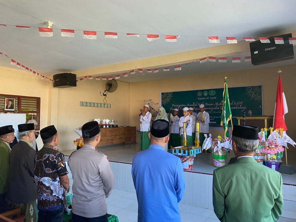 Kapolres Maros Hadiri Peringatan Maulid Nabi Besar Muhammad SAW di Pondok Pesantren Raudhaturrasyidin DDI Cambalagi Maros
