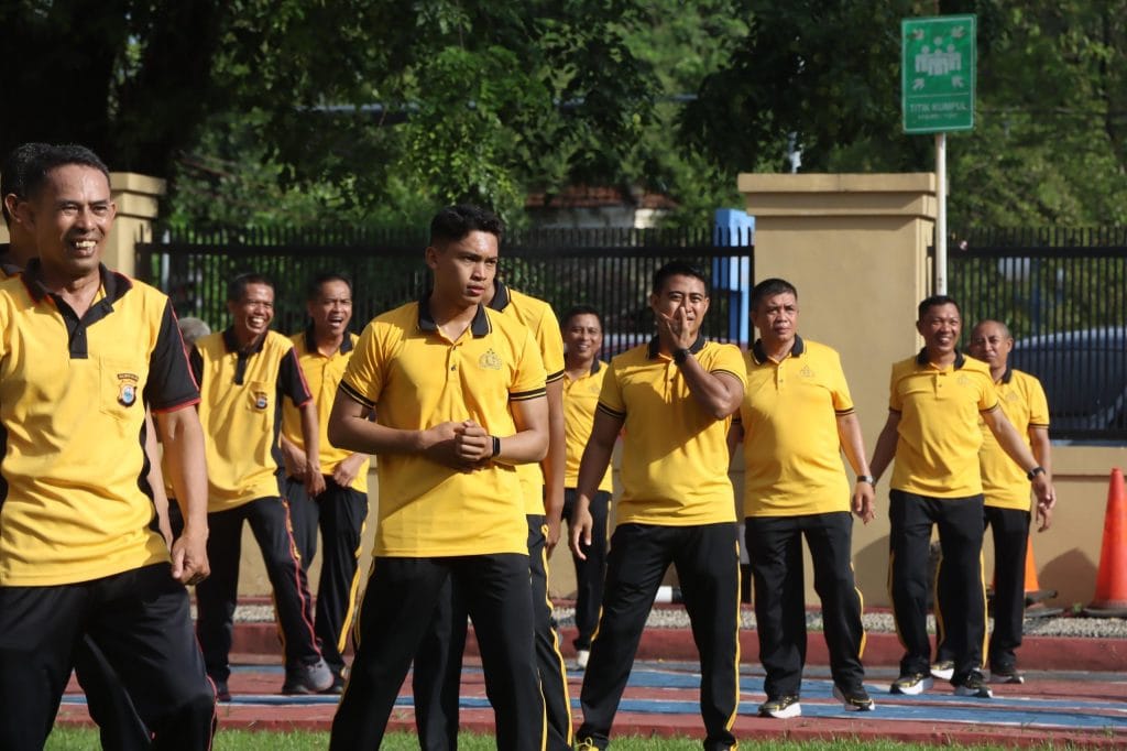 Tingkatkan Kebugaran, Polres Maros Laksanakan Olahraga Bersama di Halaman Mapolres