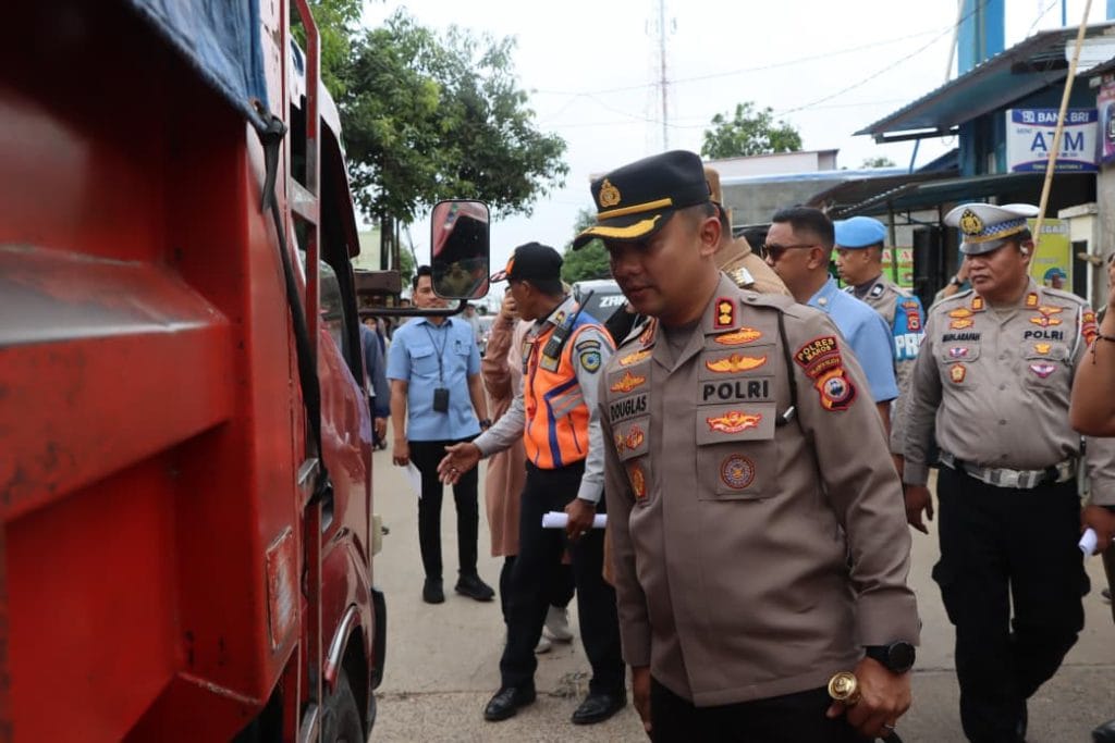 Kapolres Maros dan Bupati Maros Pantau Langsung Sosialisasi Penertiban Truk Tambang dan ODOL di Moncongloe