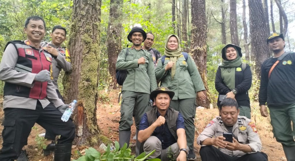 Patroli Gabungan Polsek Camba dan Polhut Amankan Kawasan Hutan Pinus Taman Nasional Bulusaraung